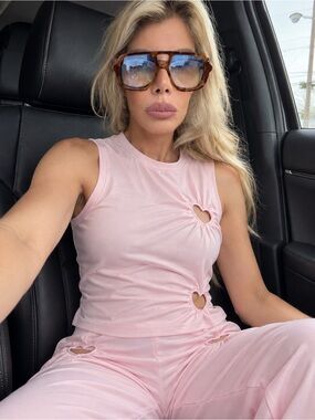 Women’s light pink tank and leggings